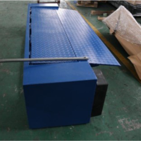 Manual Edge Dock Leveler